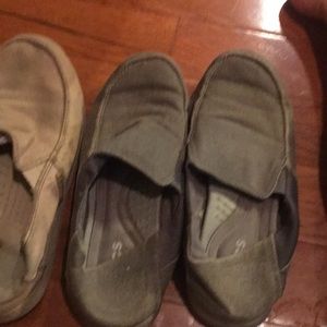 Crocs Santa Cruz shoes 2 pair need cleaning